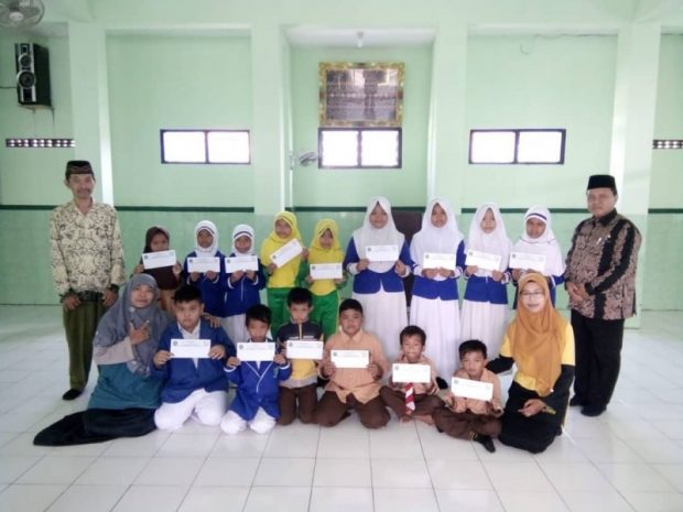 Santunan Anak Yatim Piatu Dalam Rangka Milad Ke-51 MIN 1 KOTA MADIUN